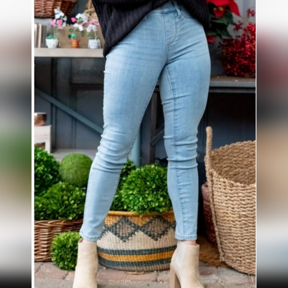 Judy Blue Jeans - Picture 4 of 9